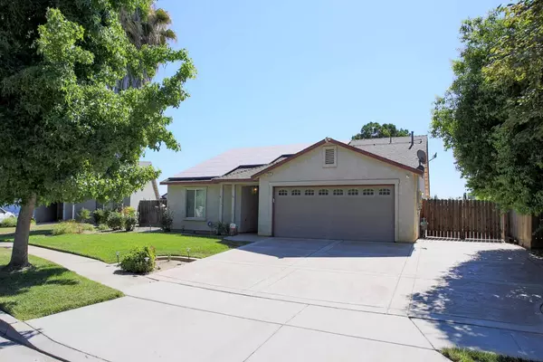 754 11th Court, Kingsburg, CA 93631