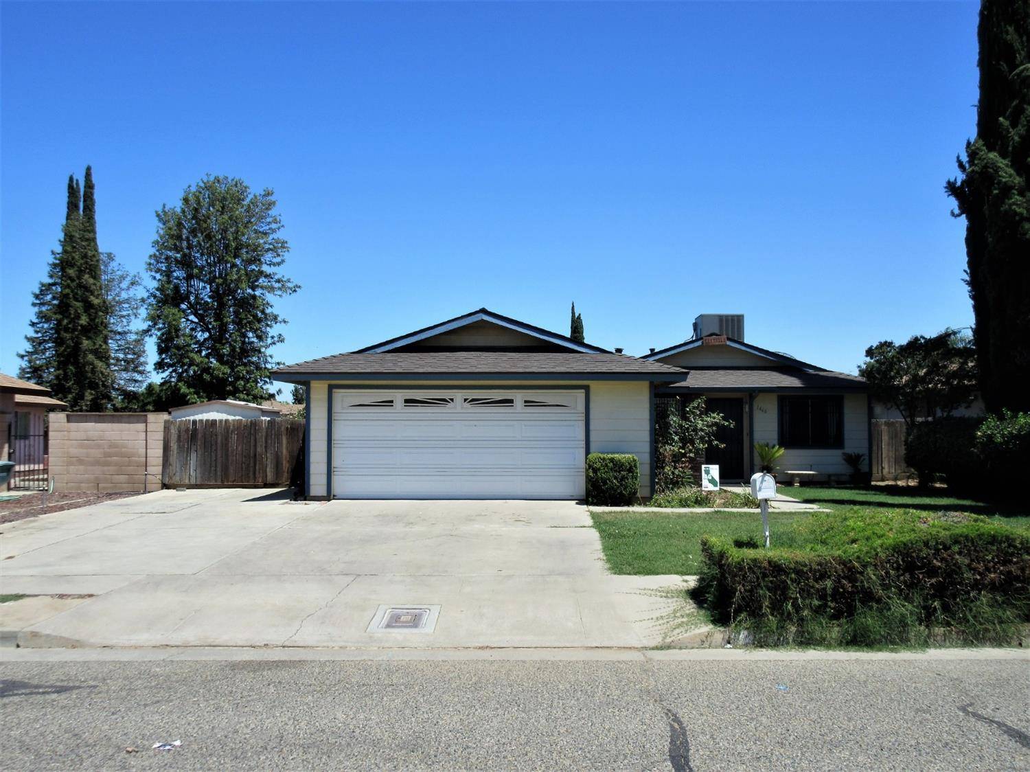1466 E Levin Avenue, Tulare, CA 93274
