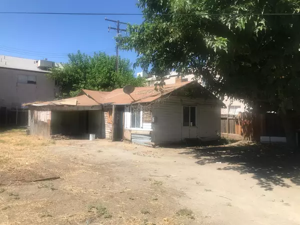 681 E Isham Avenue, Porterville, CA 93257