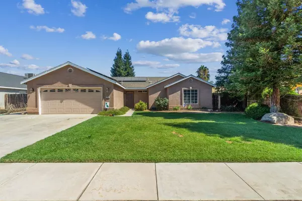 498 Crestwood Avenue, Woodlake, CA 93286