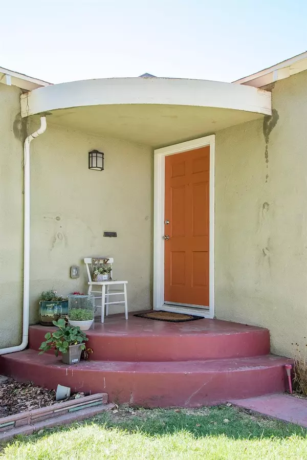 Tulare, CA 93274,767 E Apricot Avenue