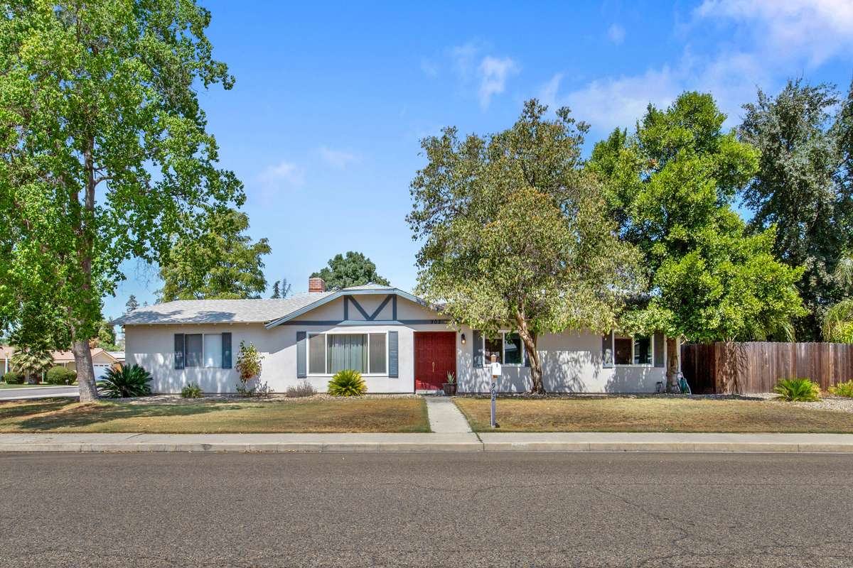 Visalia, CA 93277,902 W Dorothea Avenue