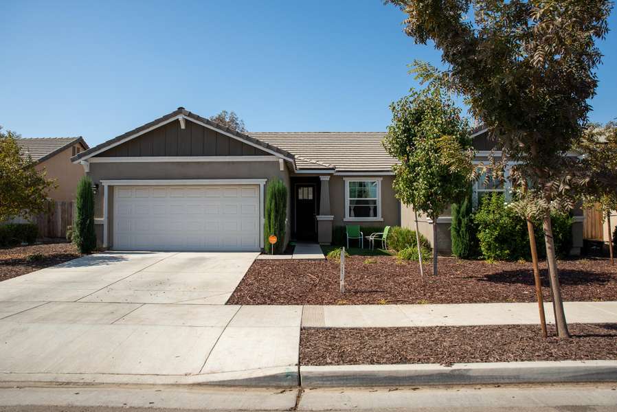 1129 Golf Avenue, Lemoore, CA 93245