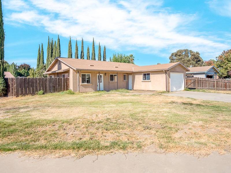 813 Carla Drive, Lemoore, CA 93245