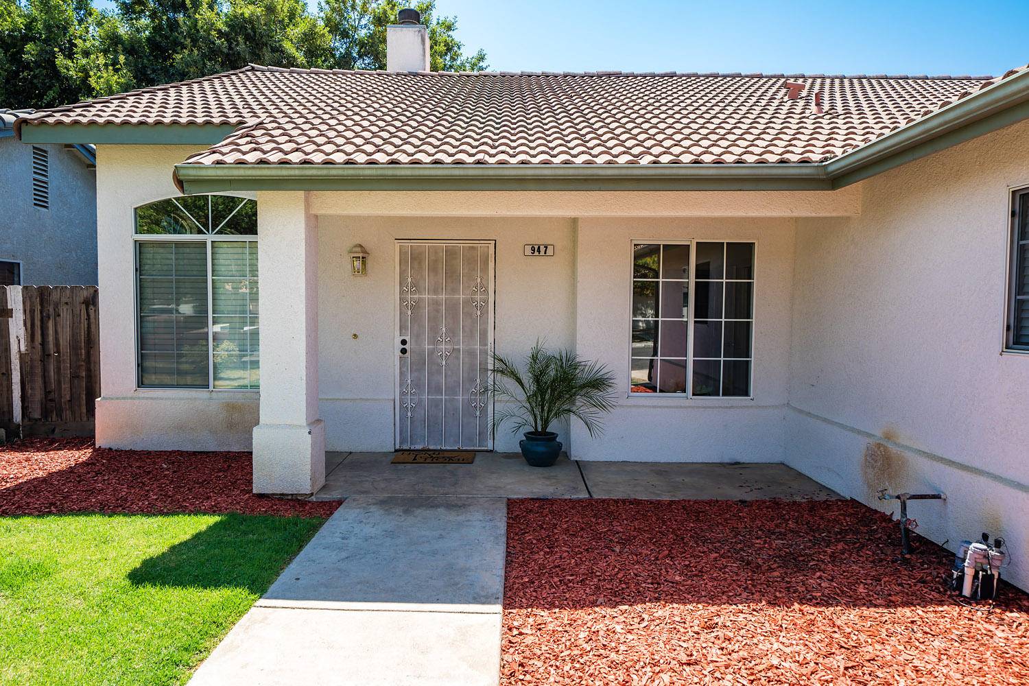 Hanford, CA 93230,947 W Ambassador Drive