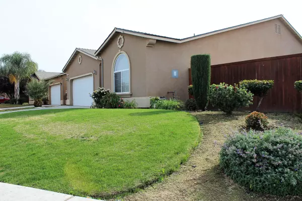 13151 Jasmine Street, Parlier, CA 93648