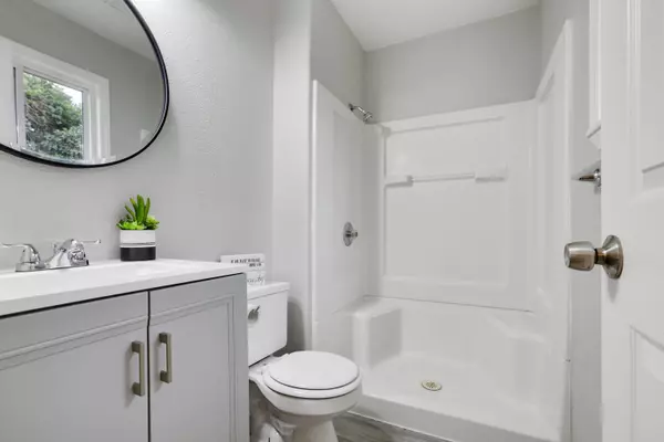 Tulare, CA 93274,1027 S Vetter Drive