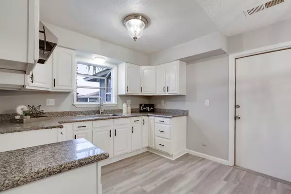 Tulare, CA 93274,1027 S Vetter Drive