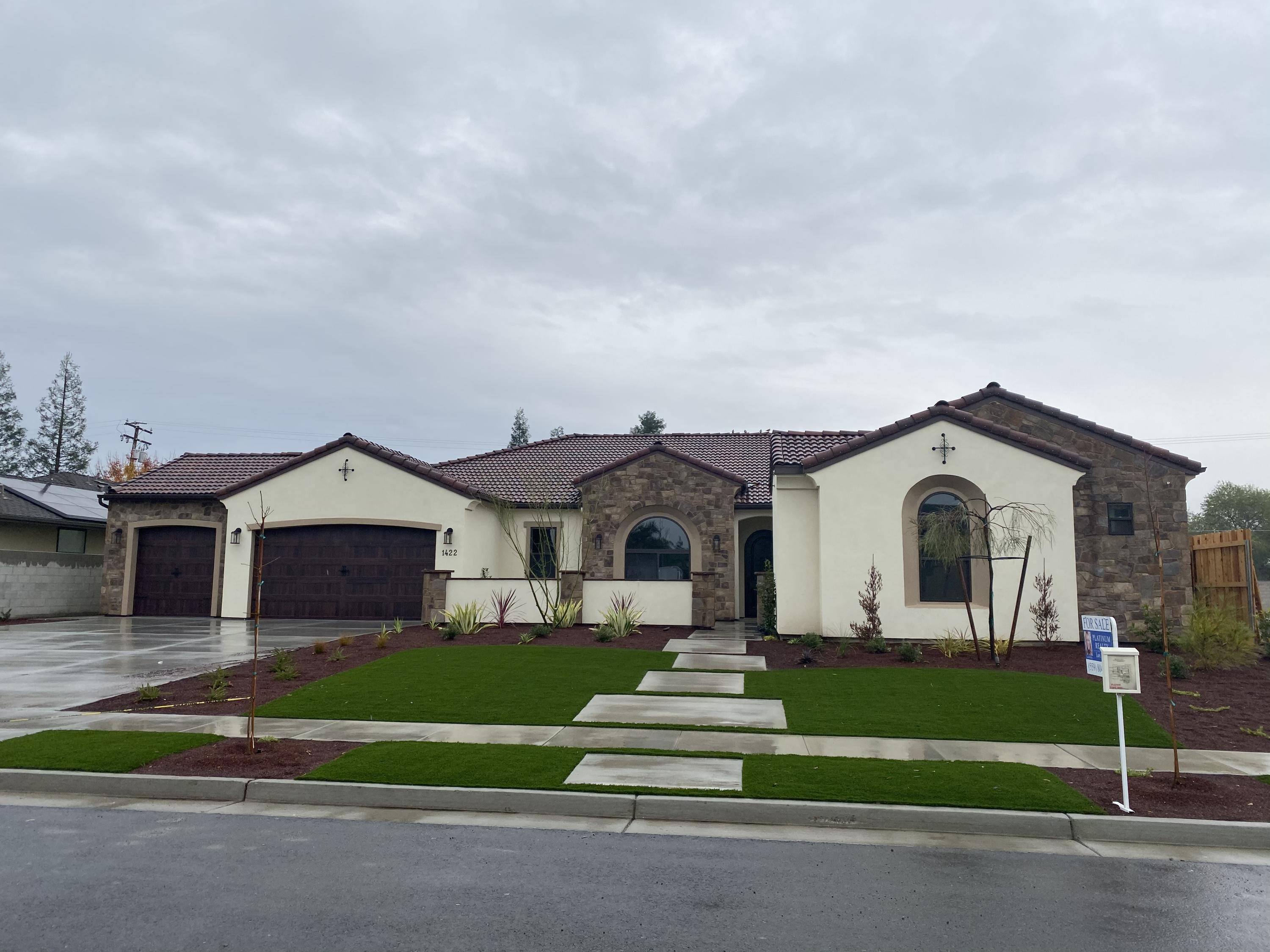 1422 N Rova Street, Visalia, CA 93291