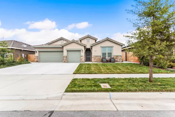 2766 Harbor Island Avenue, Tulare, CA 93274