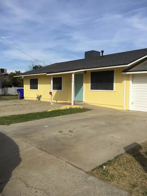 696 N Brundage Avenue, Farmersville, CA 93223