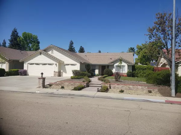 412 W Herbert Avenue, Reedley, CA 93654