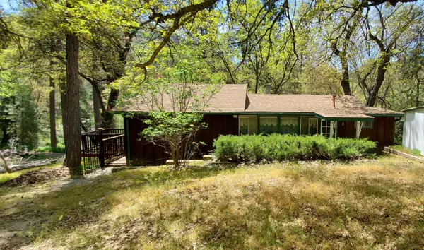 471 Oakwood Road, California Hot Springs, CA 93207