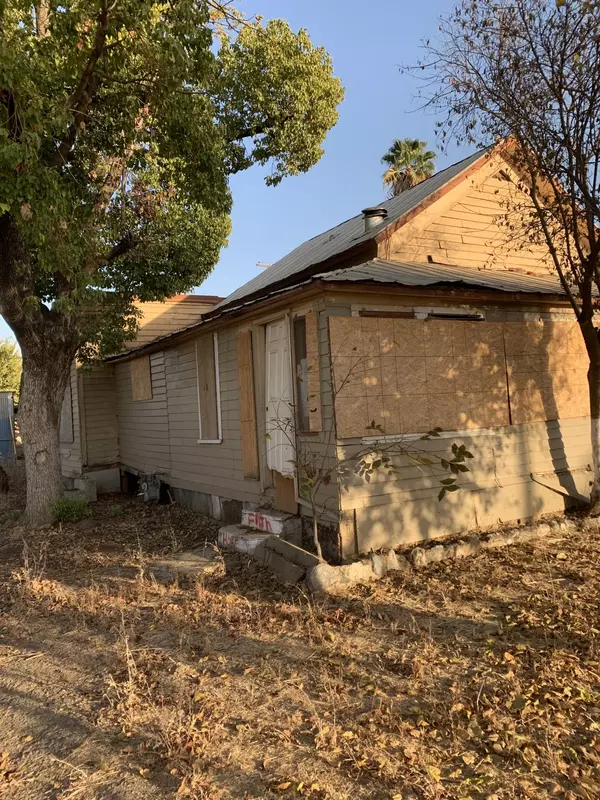 Lindsay, CA 93247,406 Homassel Avenue