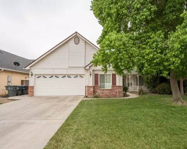 5021 W Oriole Avenue, Visalia, CA 93291