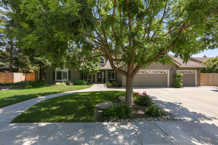 322 Atwood Court, Exeter, CA 93221