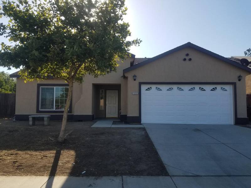 1232 Homassel Street, Lindsay, CA 93247