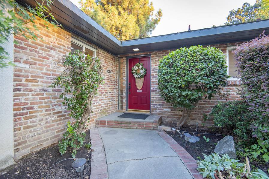 1207 W Westcott Avenue, Visalia, CA 93277