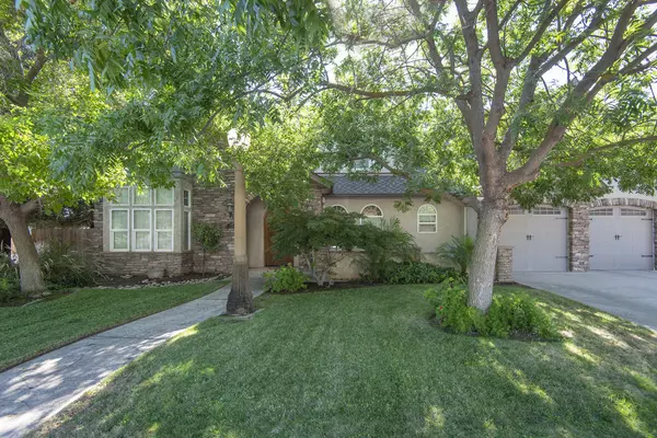 288 S Redwood Drive, Reedley, CA 93654