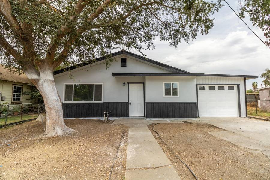 1216 E Ellsworth Avenue, Pixley, CA 93256