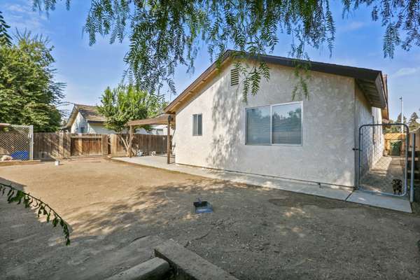 Visalia, CA 93292,1327 E Buena Vista Avenue