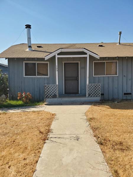 105 S Magnolia Street, Woodlake, CA 93286