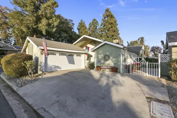 1421 E Castleview Avenue, Visalia, CA 93292