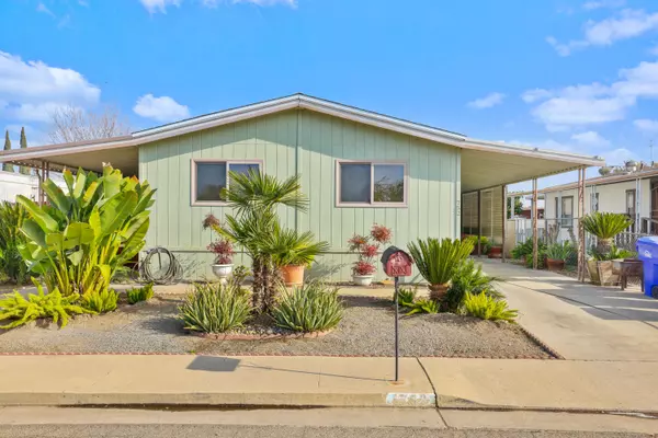 752 S Rose Avenue, Farmersville, CA 93223