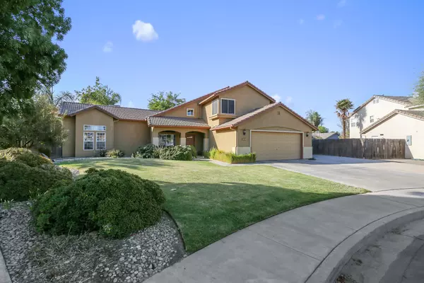 911 E Julia Way, Hanford, CA 93230