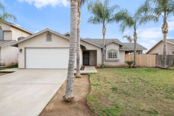 1468 W Adelaide Way, Dinuba, CA 93618