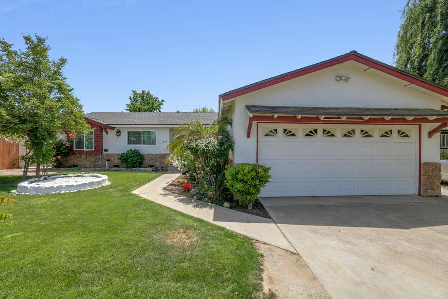 1443 W Beaumont Avenue, Tulare, CA 93274