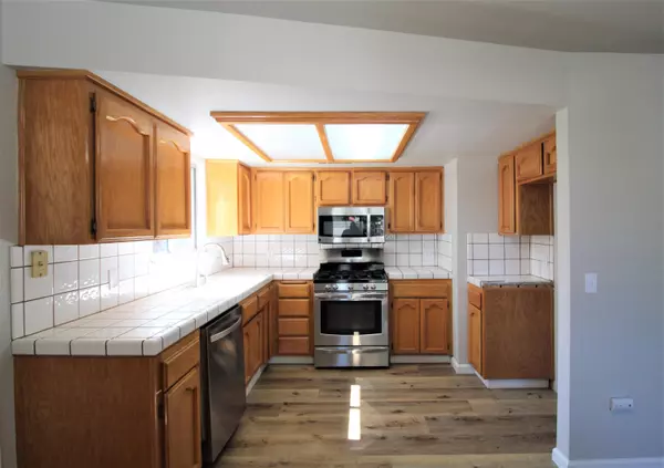 Hanford, CA 93230,891 W Ambassador Drive