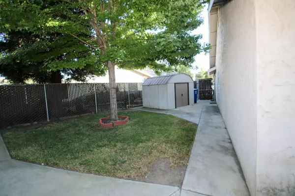 Kingsburg, CA 93631,1886 Avenue A