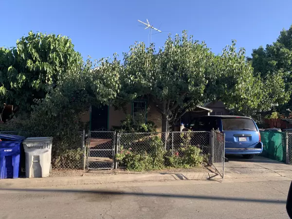 466 1st Street, Lindsay, CA 93247