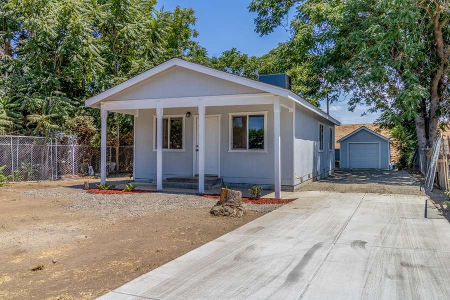 124 Hermosa Avenue, Woodlake, CA 93286