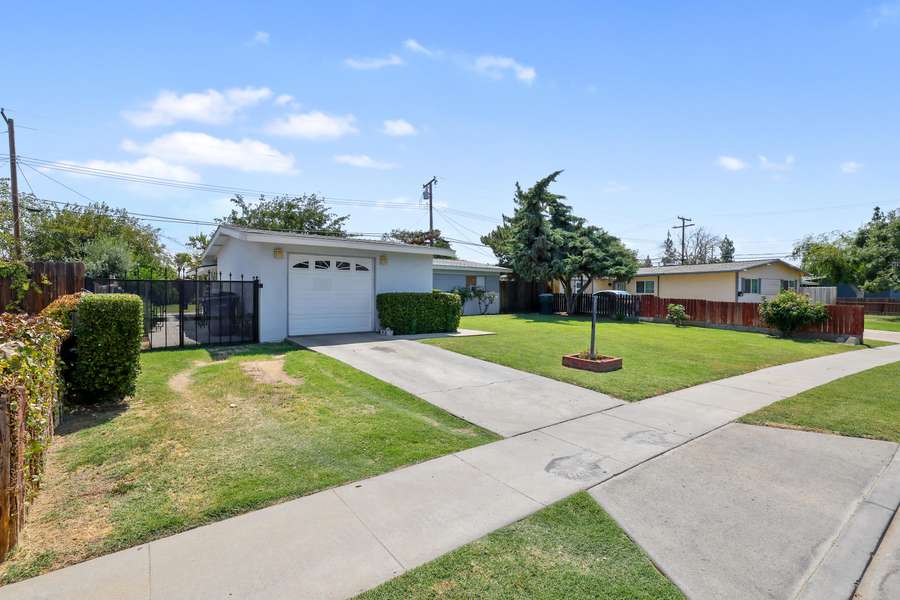 1427 Bengston Avenue, Hanford, CA 93230