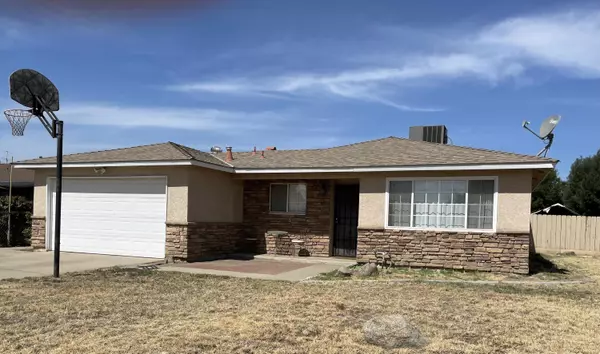 521 N Kern Avenue, Farmersville, CA 93223