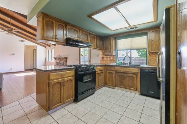 Visalia, CA 93277,3337 S Vickie Court