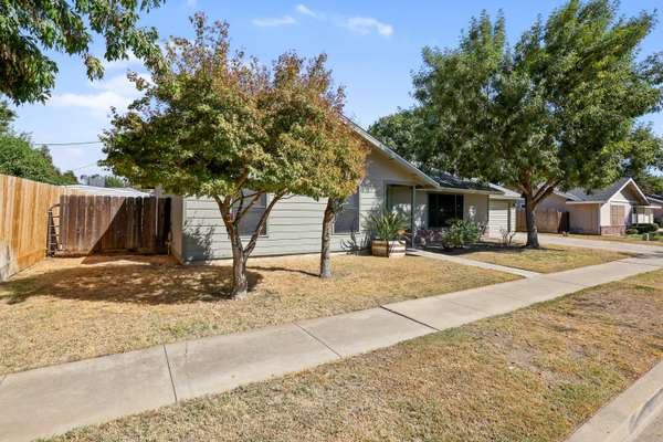 Visalia, CA 93277,2026 S Conyer Court