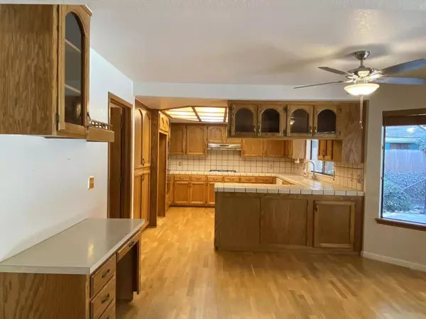 Visalia, CA 93277,337 E La Vida Avenue