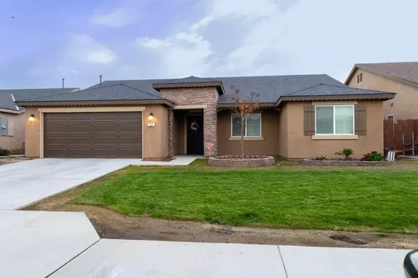 630 Sarah Lane, Dinuba, CA 93618