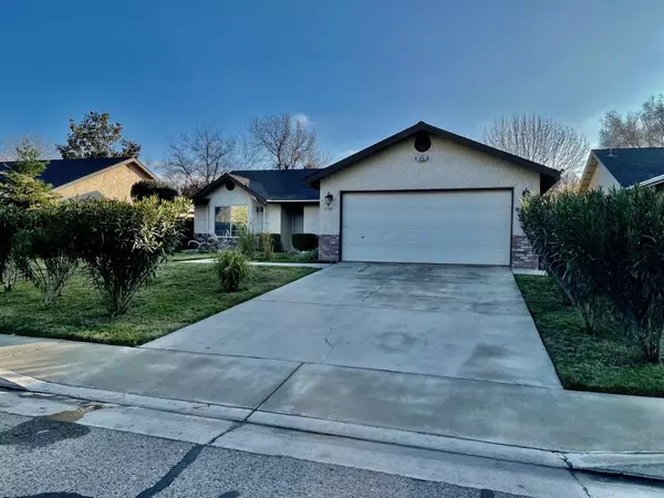 409 W Packwood Avenue, Visalia, CA 93277