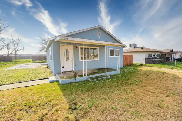 585 W Bradbury Avenue, Pixley, CA 93256