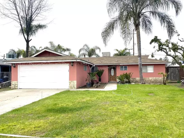 371 S Gloria Avenue, Dinuba, CA 93618