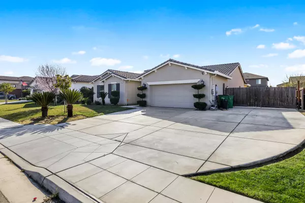 991 E Skylar Avenue, Fowler, CA 93625