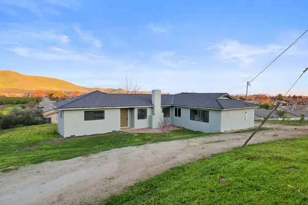 1112 N Harvard Avenue, Lindsay, CA 93247