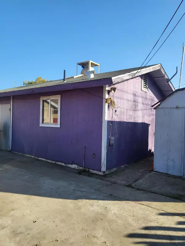 Lindsay, CA 93247,275 Oxford Avenue