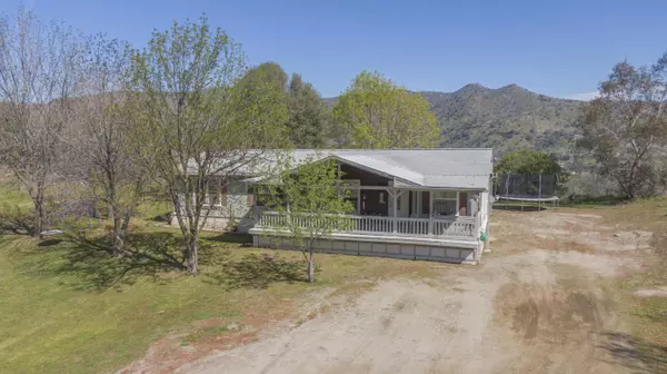 37034 Pebble Lane, Squaw Valley, CA 93675