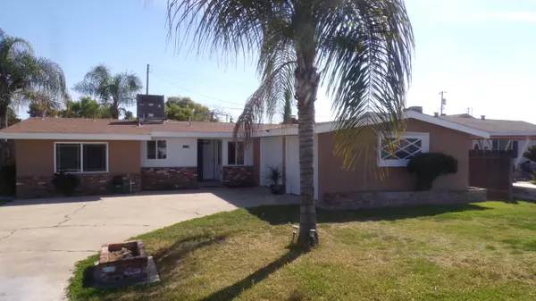 886 E North Way, Dinuba, CA 93618