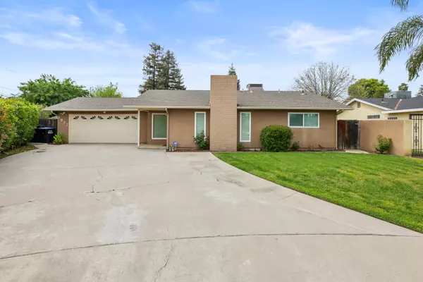 1927 S Julieann Court, Visalia, CA 93277